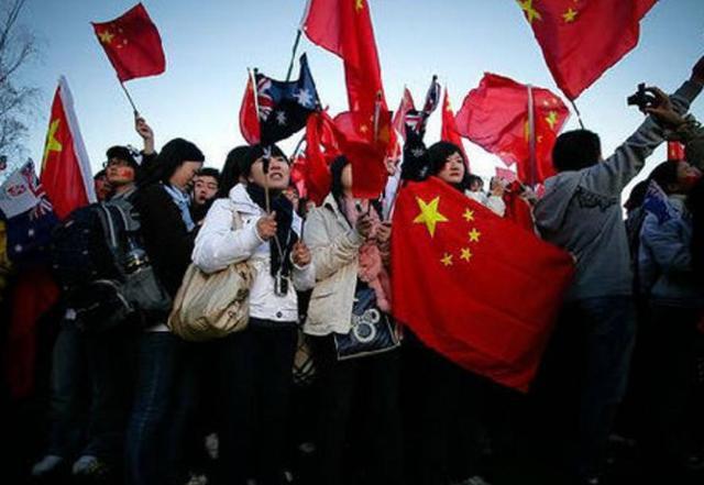 那么多不平等条约​，多半来自愚蠢